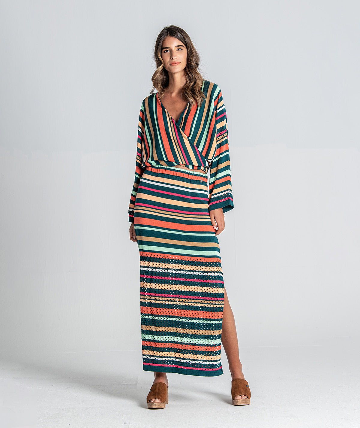 Saia comprida com riscas e perfurado 1886