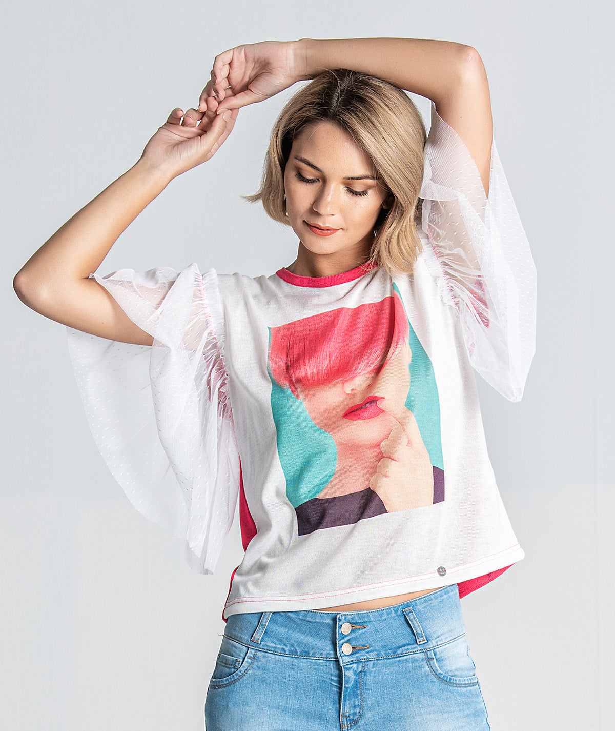 Camisola motivo com mangas em
tule 1909