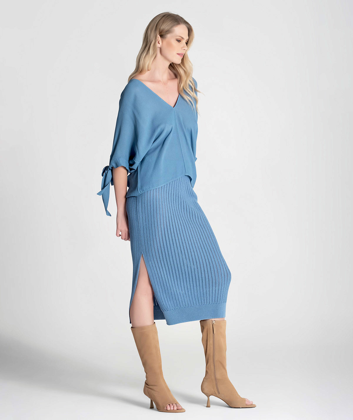 Structured skirt with side slit 3306