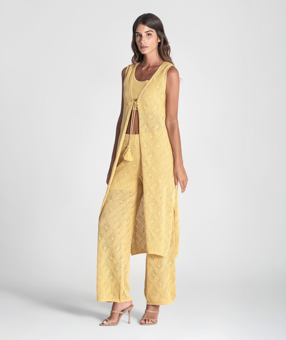 Colete perfurado com atilhos na frente 3387