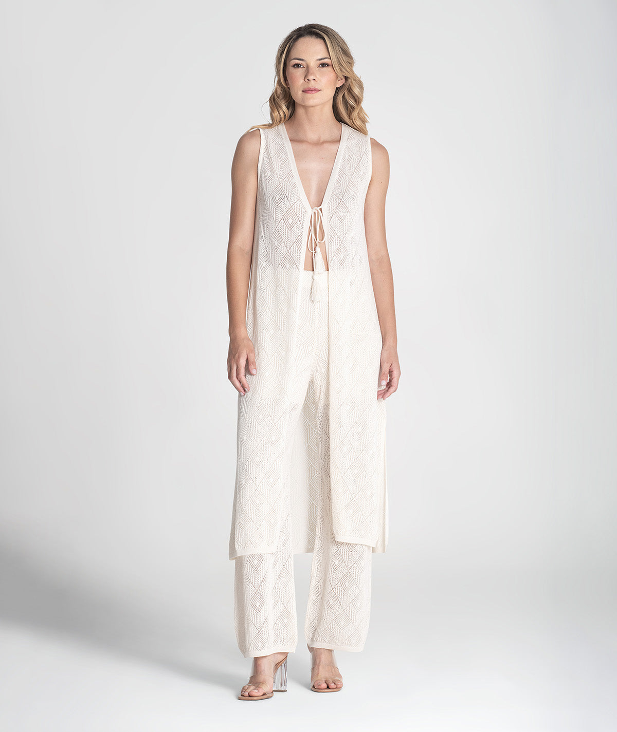 Colete perfurado com atilhos na frente 3387