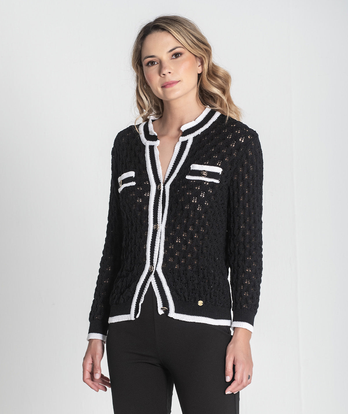 Casaco perfurado com botões dourados 3401