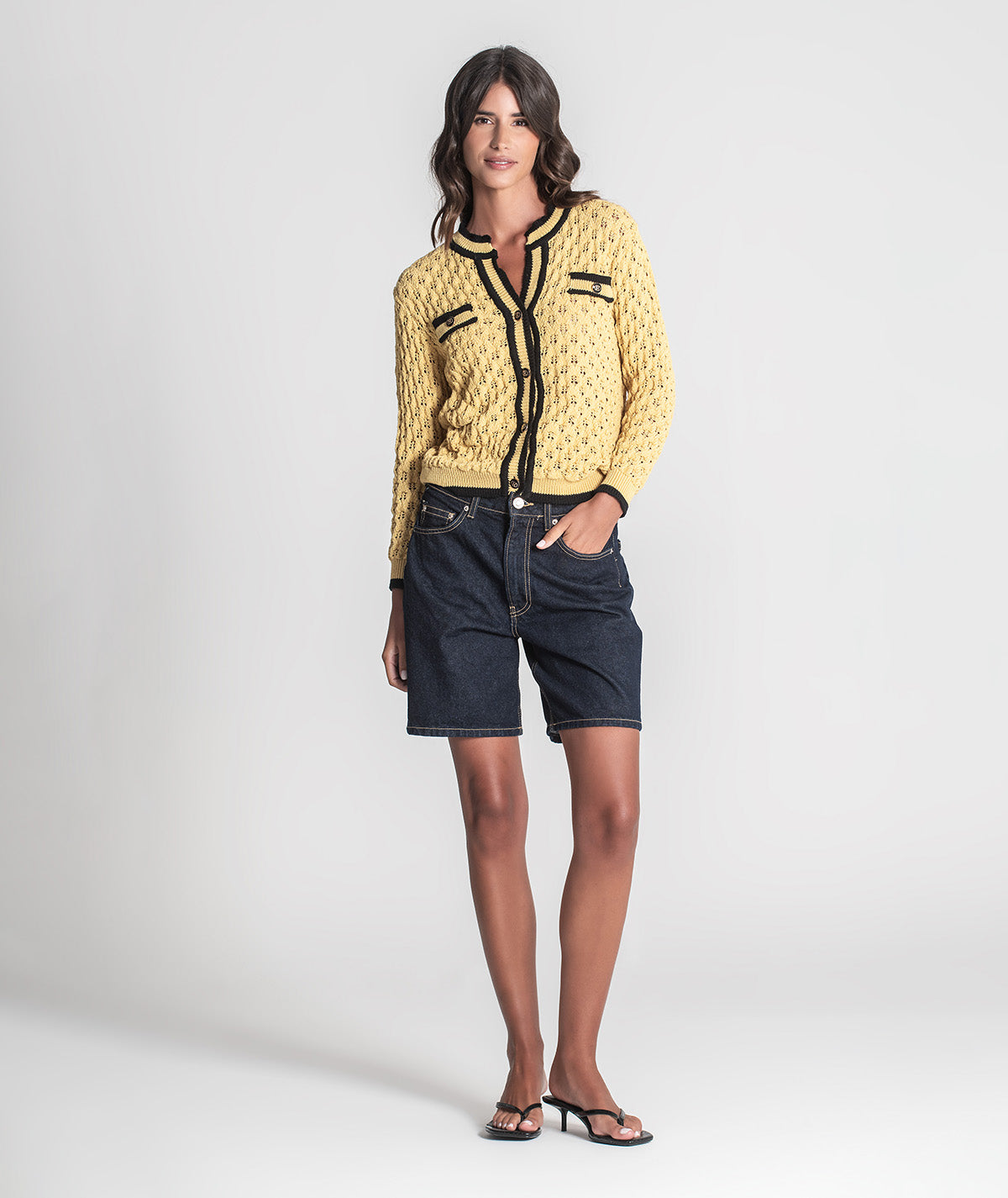 Casaco perfurado com botões dourados 3401