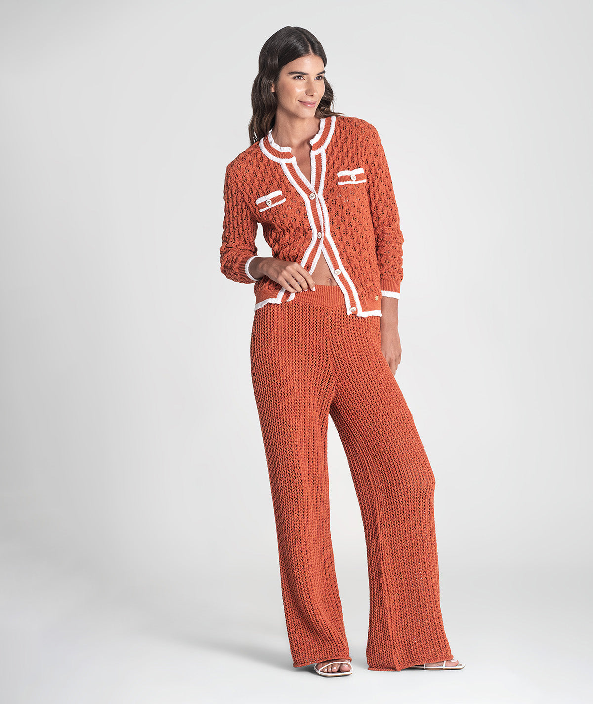 Casaco perfurado com botões dourados 3401