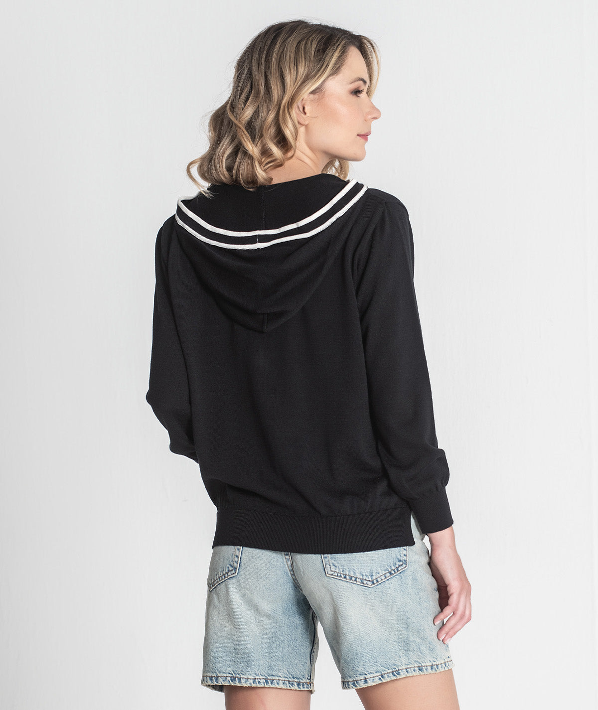 Camisola com capucho e contrastes 3406