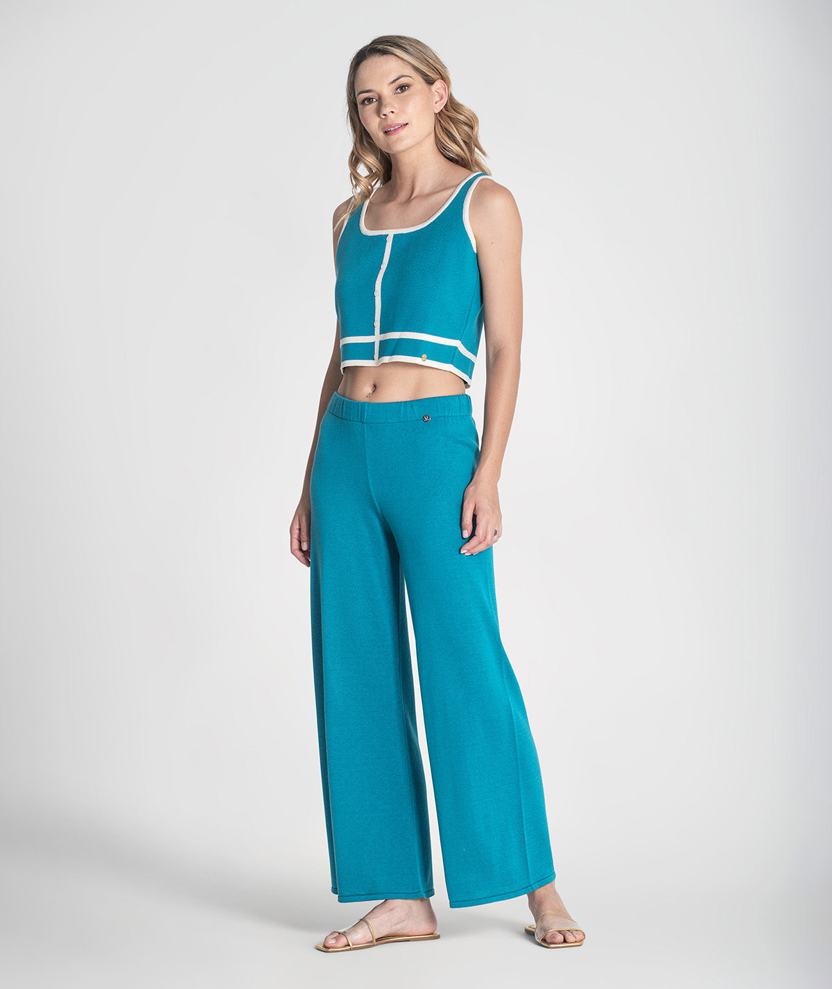 Top com contrastes 3410