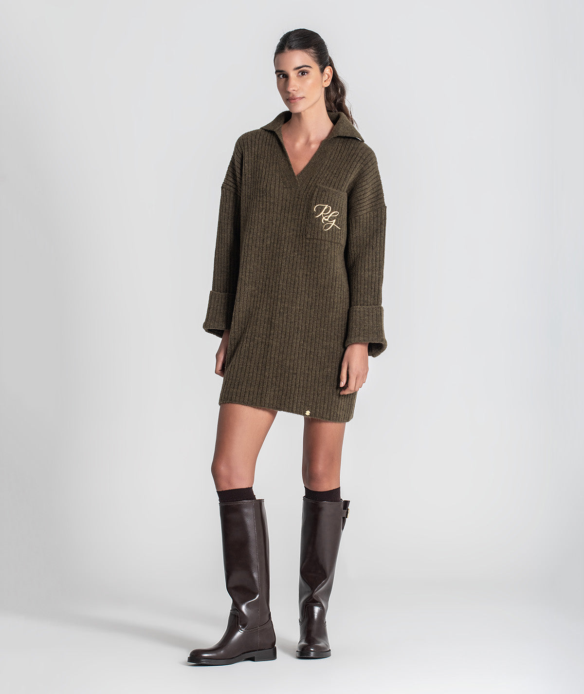 Vestido com bordado no bolso 3462