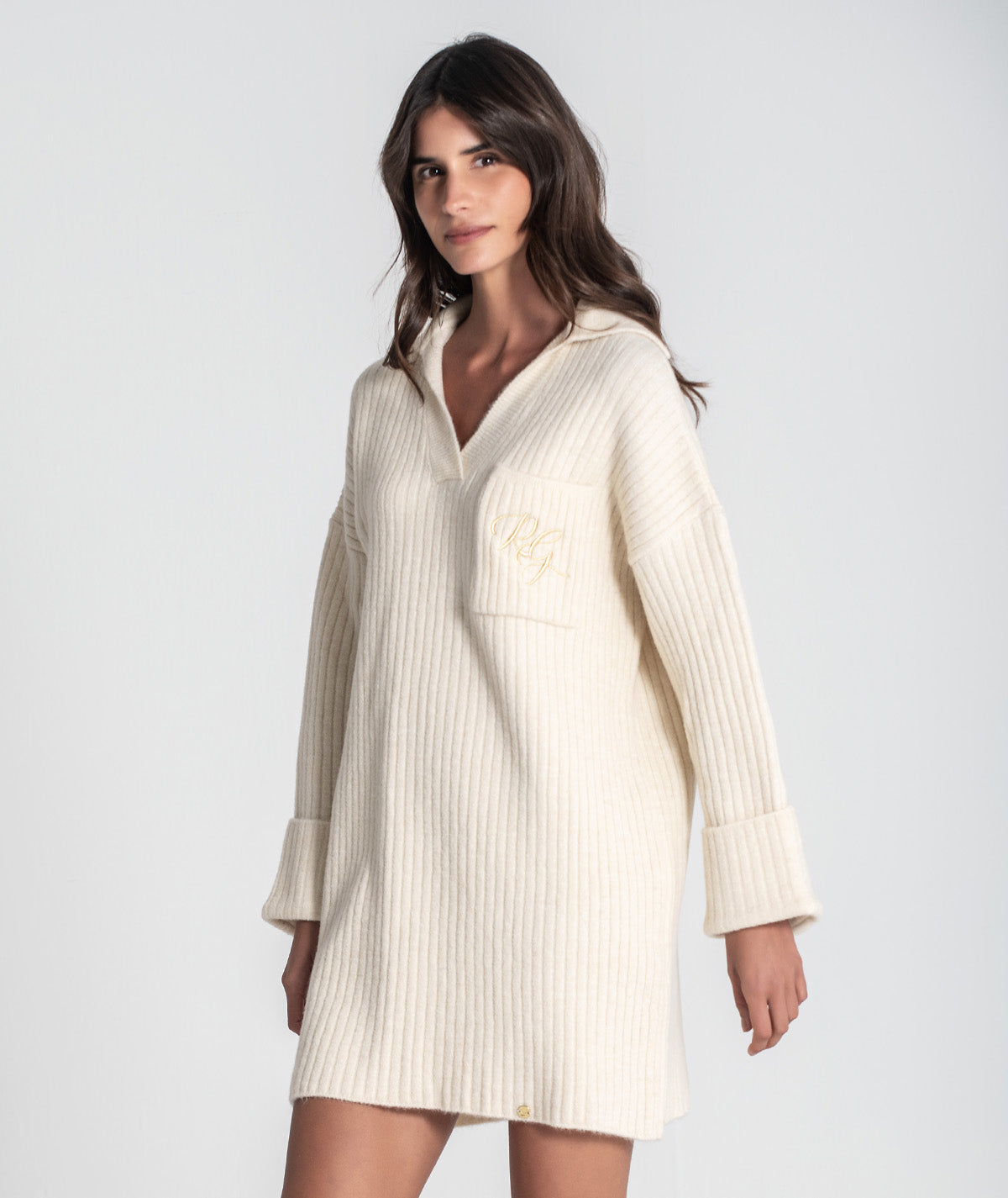 Vestido com bordado no bolso 3462