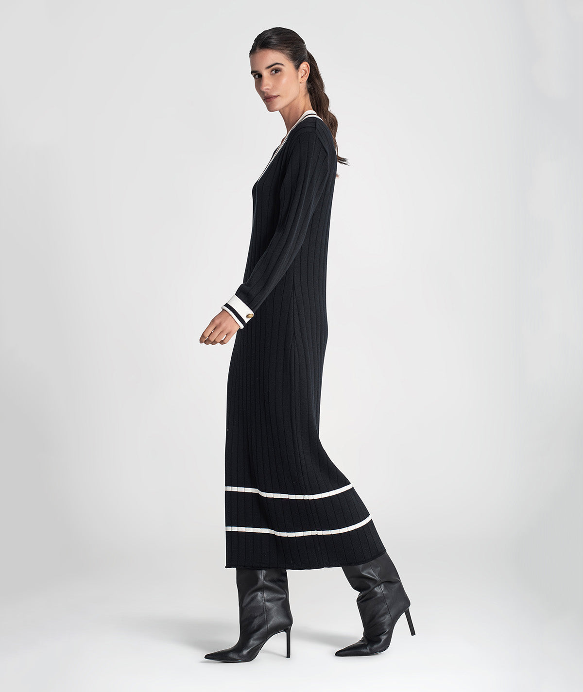 Vestido canelado com contraste no decote 3472