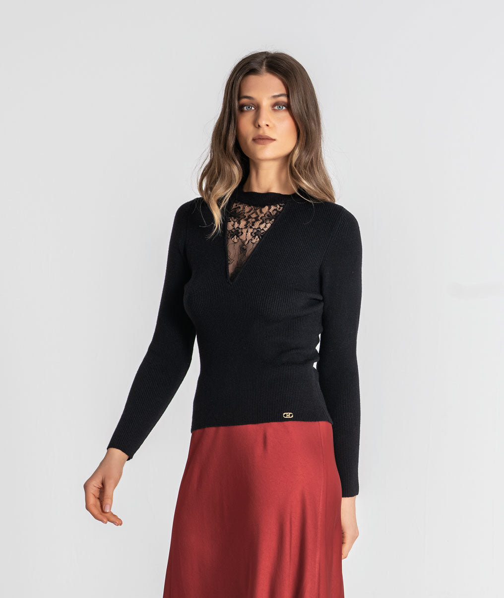 Top with lace on the neckline 3587