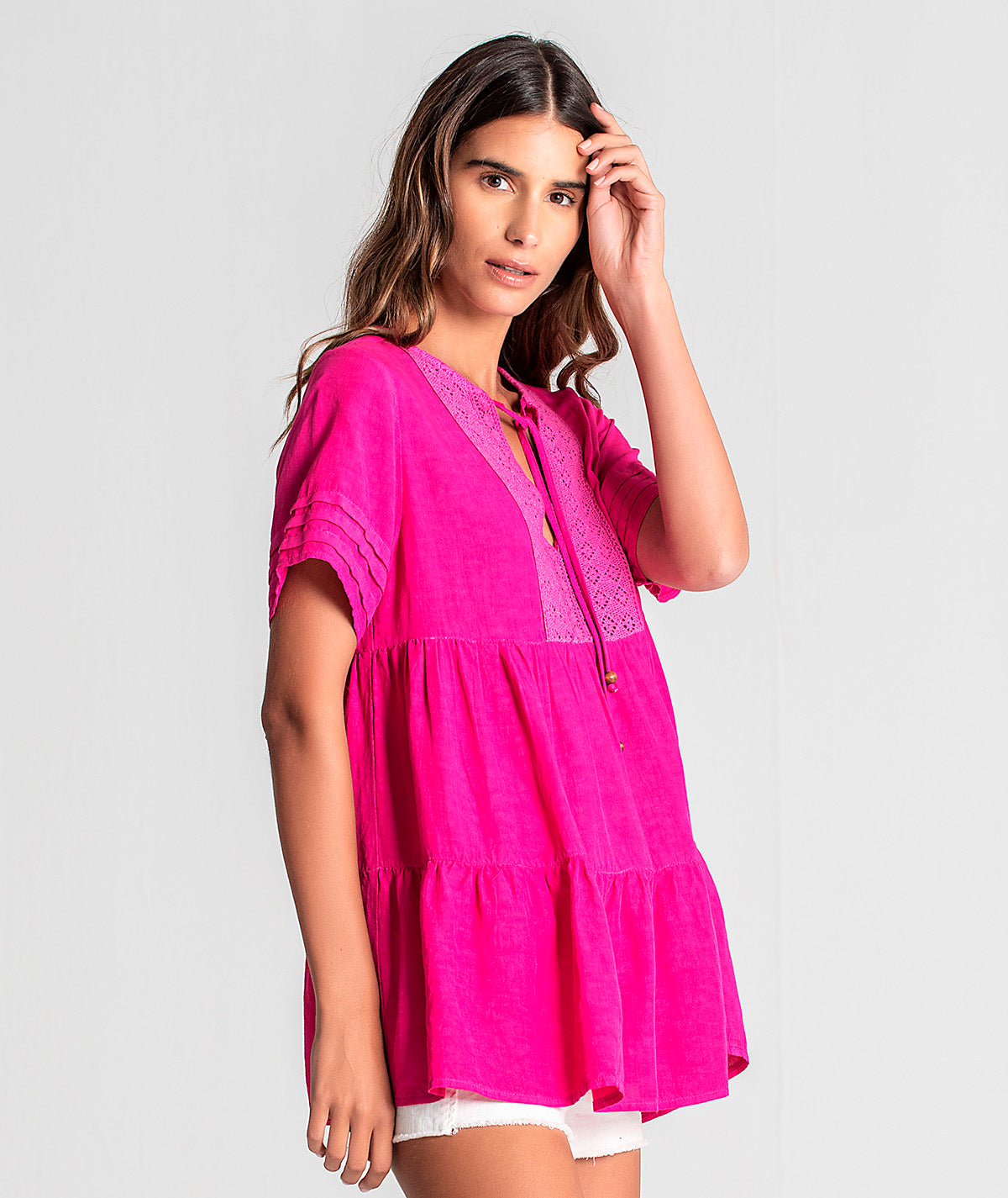 Blusa com detalhes no decote e mangas 6046