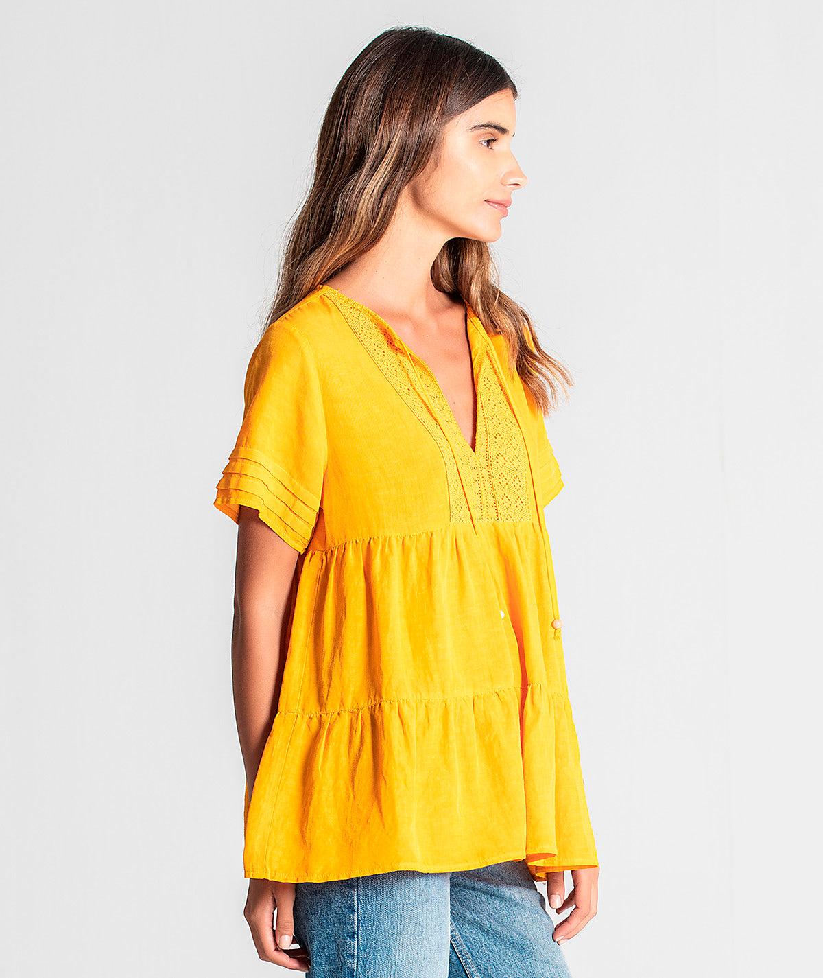 Blusa com detalhes no decote e mangas 6046