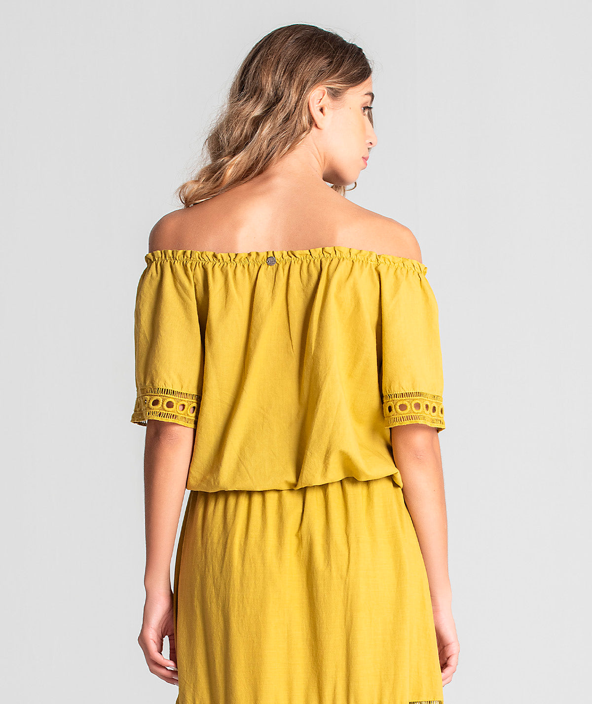 Blusa com ombros descobertos 6048