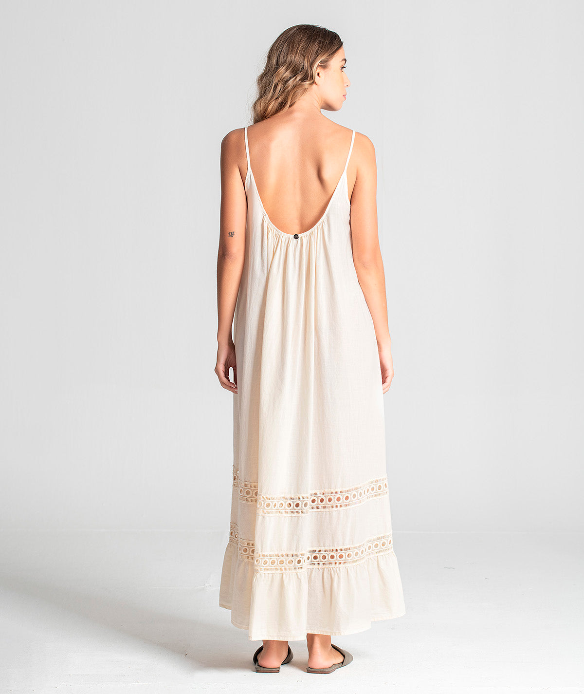 Vestido de alças com detalhe no fundo 6050