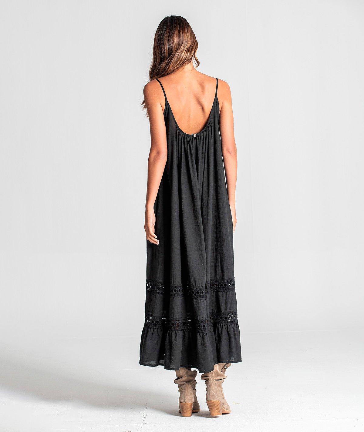 Vestido de alças com detalhe no fundo 6050