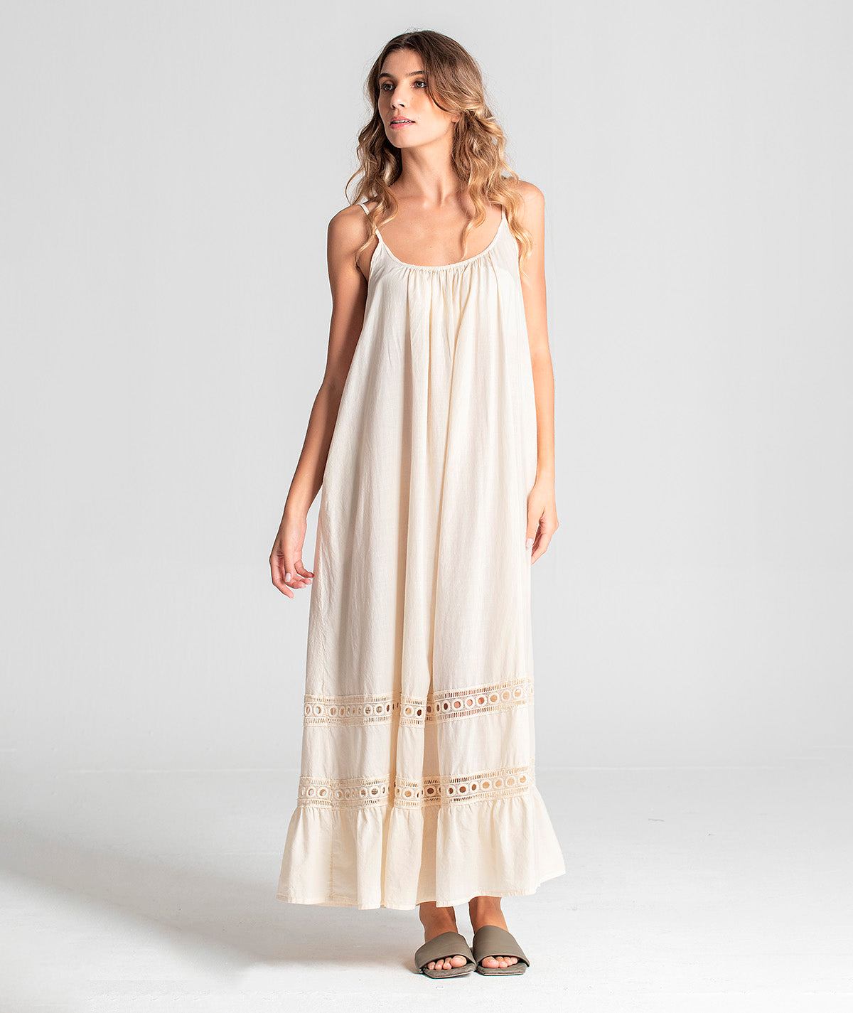 Vestido de alças com detalhe no fundo 6050