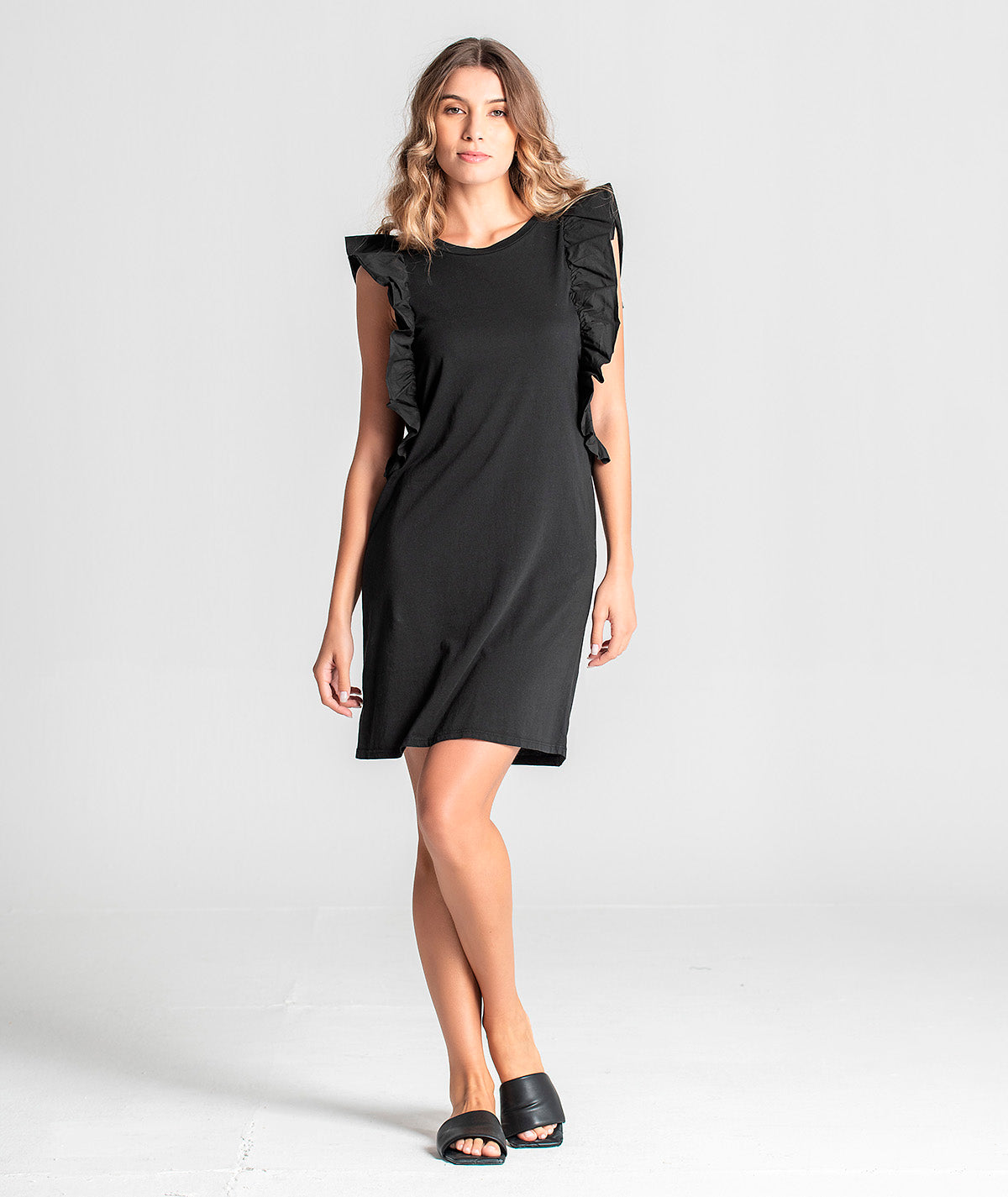 Vestido curto com folho nas mangas 6067