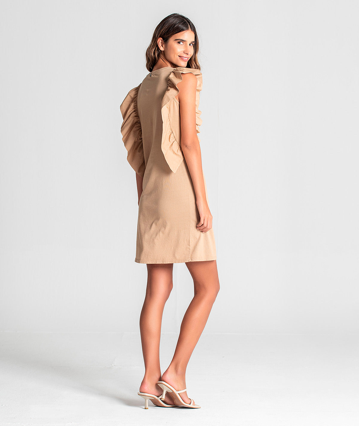 Vestido curto com folho nas mangas 6067