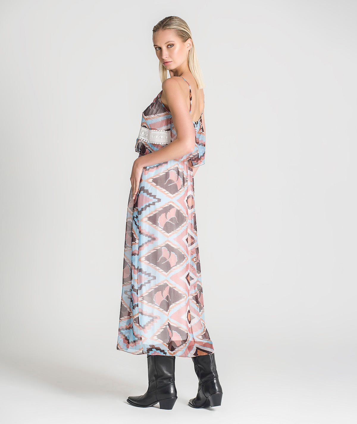 Vestido com padrão étnico e detalhe em renda 6167