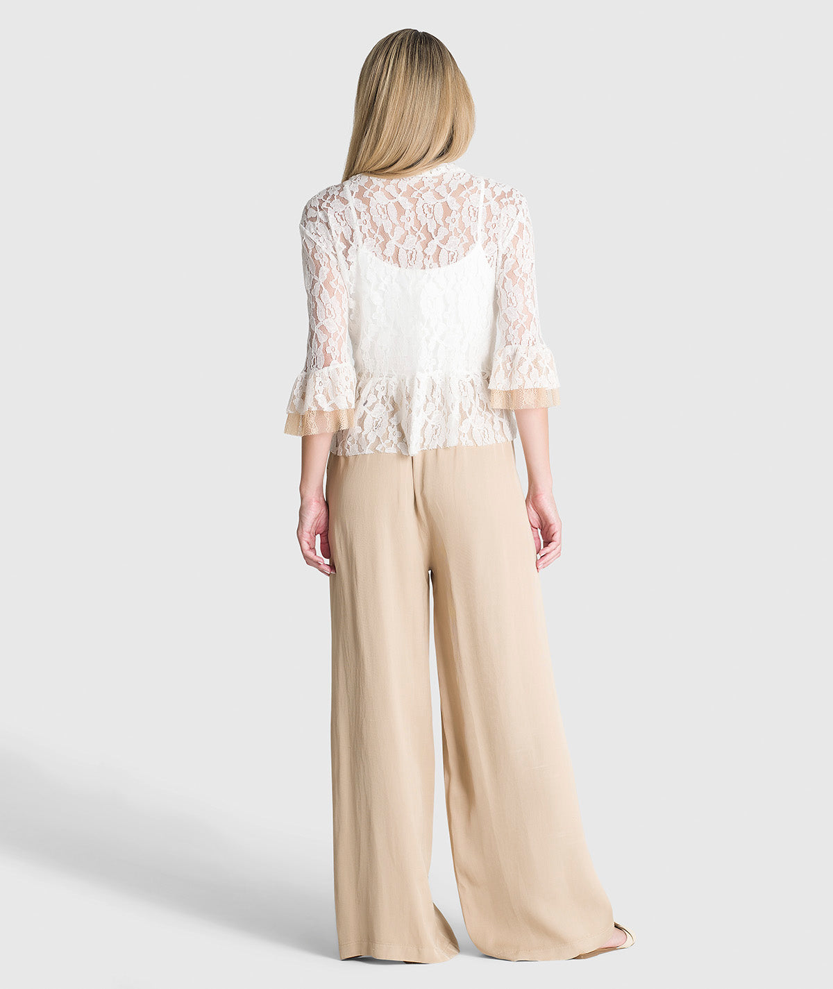 Blusa em renda com folhos nas mangas 6174