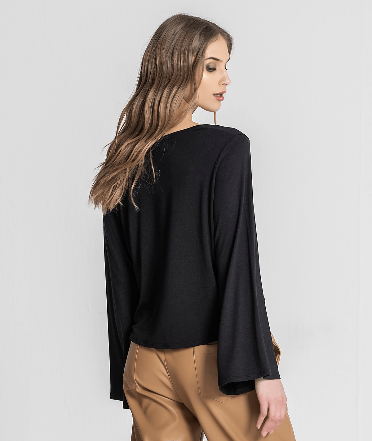 Camisola decote em V com mangas sino 6215