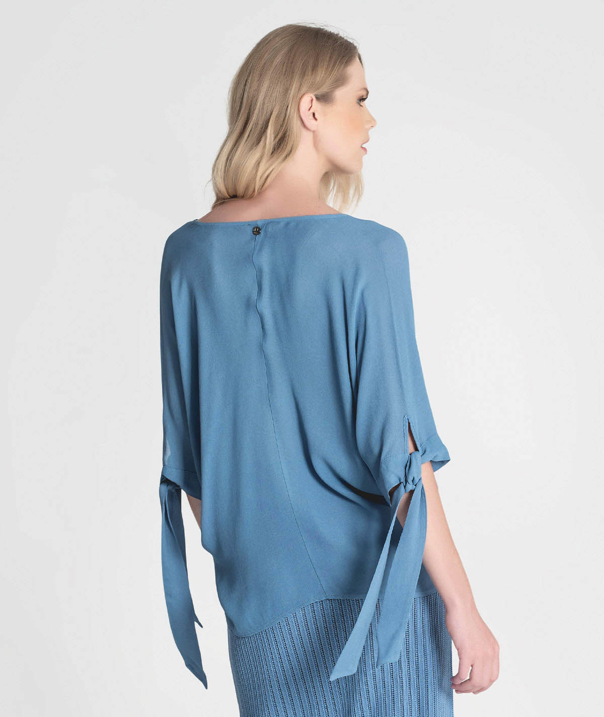 Blusa com atilhos nas mangas 6221