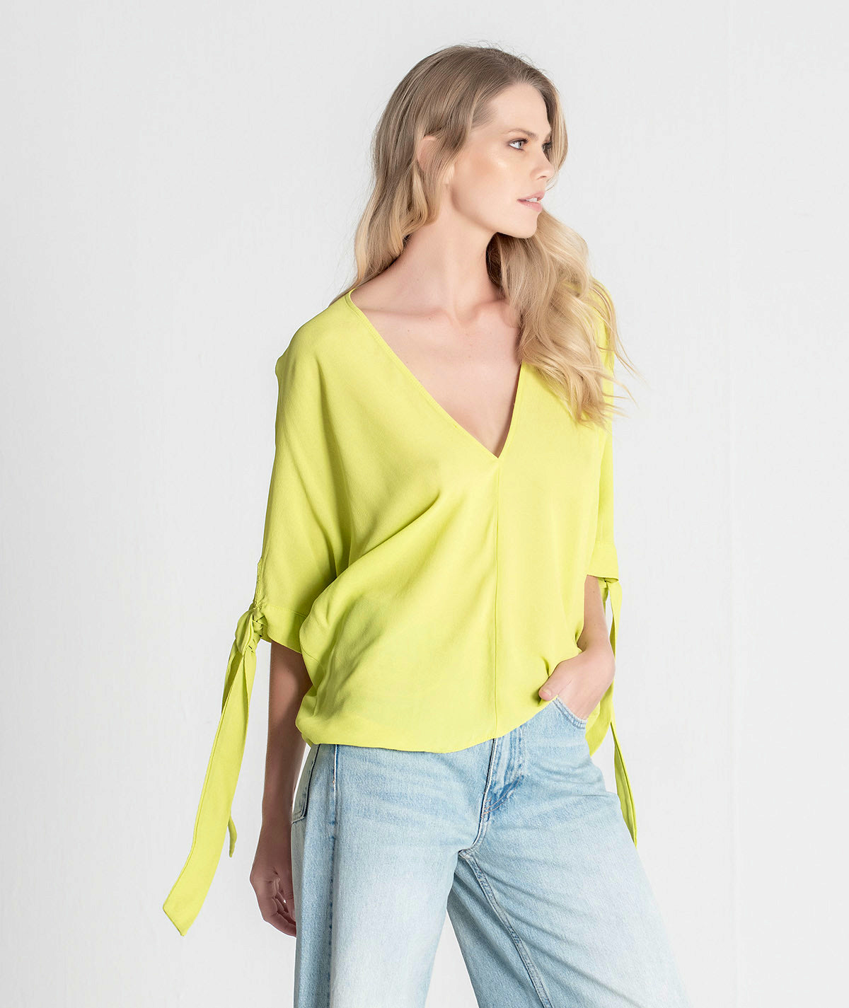 Blouse with ties on the sleeves 6221