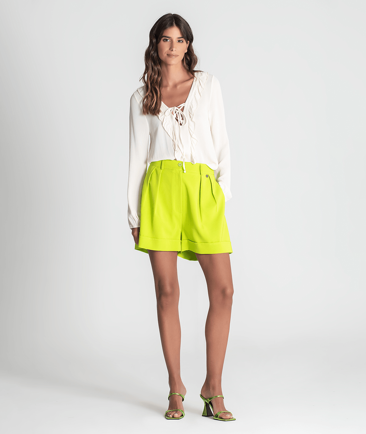 Blouse with ruffles and ties at the neckline 6224