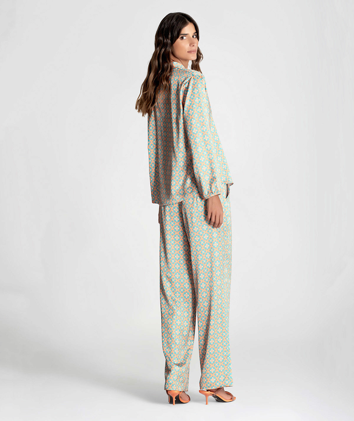 V-neck blouse with pattern 6234