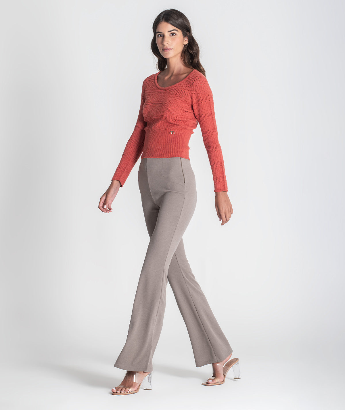 Calças boca de sino justas 6245