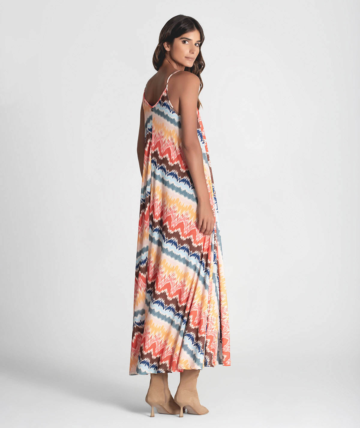 Vestido com alças finas e padrão 6262