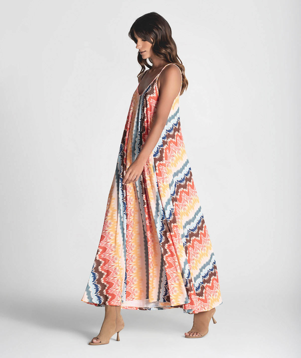 Vestido com alças finas e padrão 6262