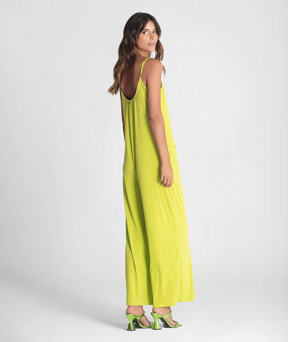 Macacão alças finas com bolsos na frente 6267