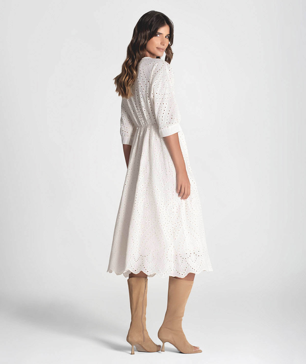 Vestido bordado inglês com atilhos 6282