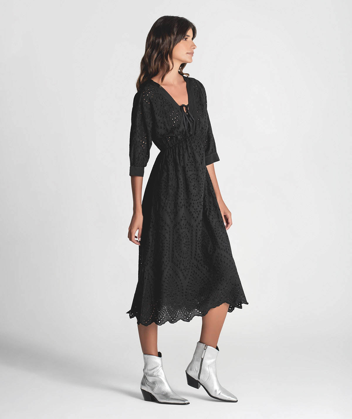 Vestido bordado inglês com atilhos 6282