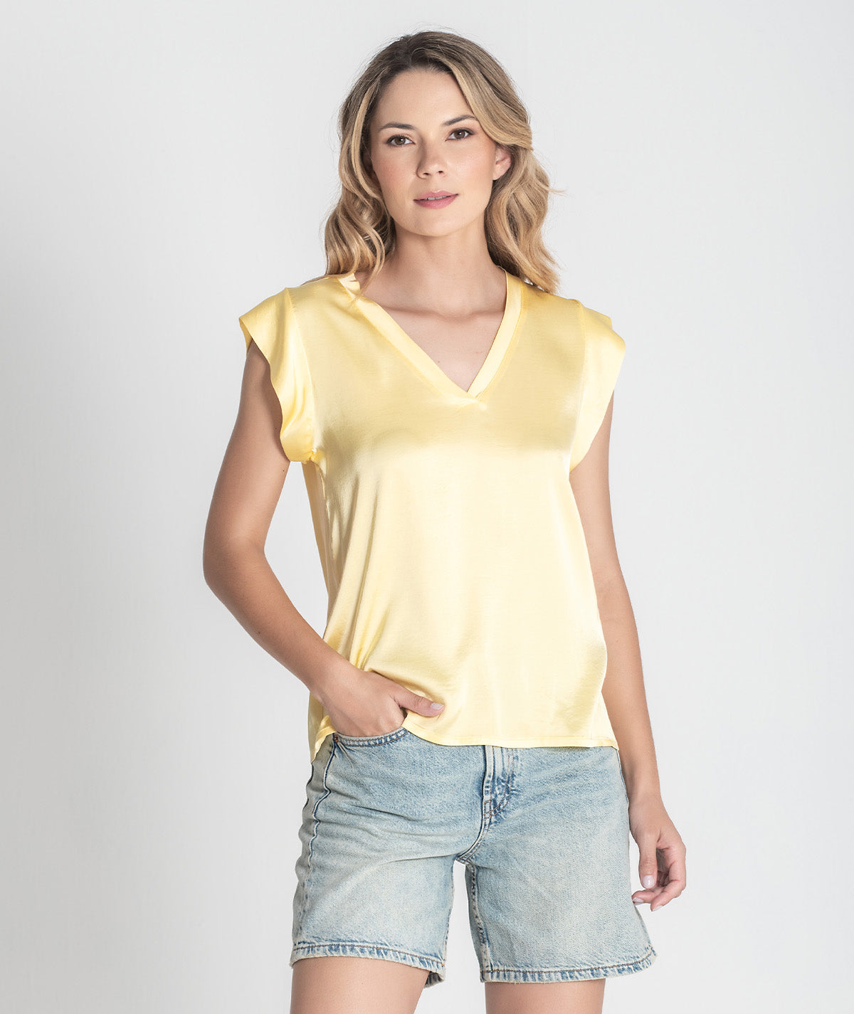 Blusa decote em v acetinada 6385
