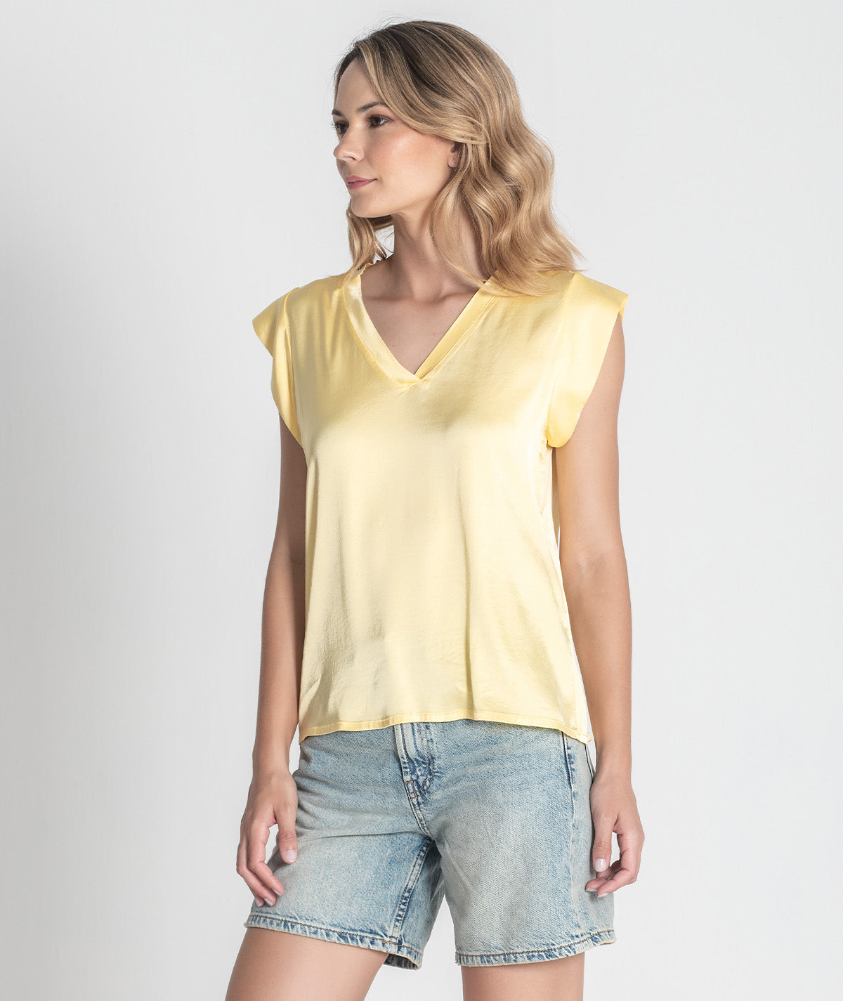Blusa decote em v acetinada 6385