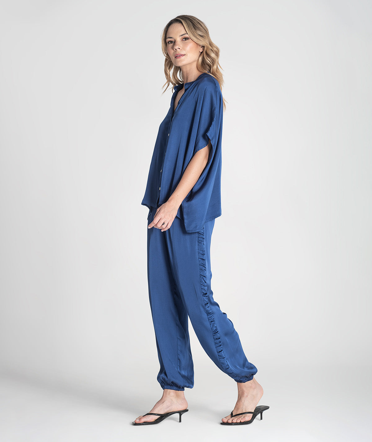 Calças com cordão e folhos laterais 6389