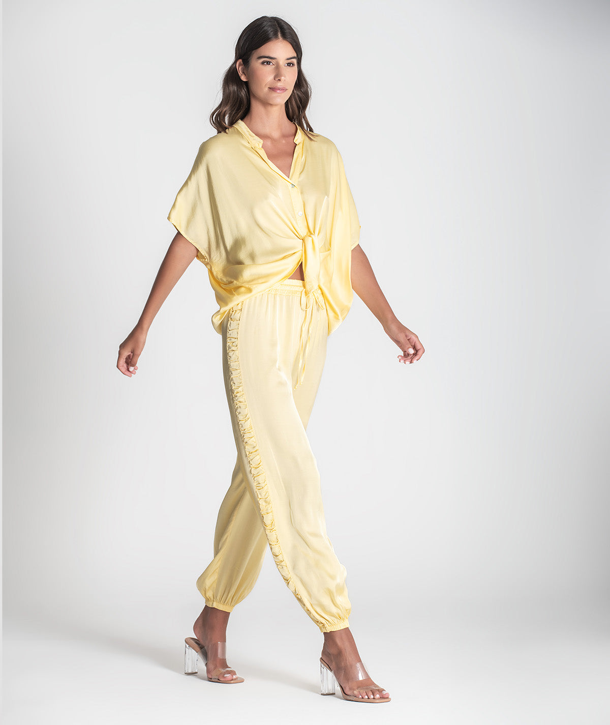 Calças com cordão e folhos laterais 6389