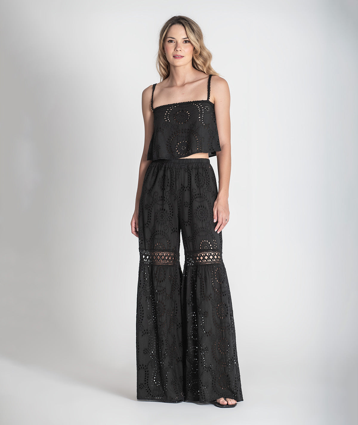 Top embroidered in English 6390