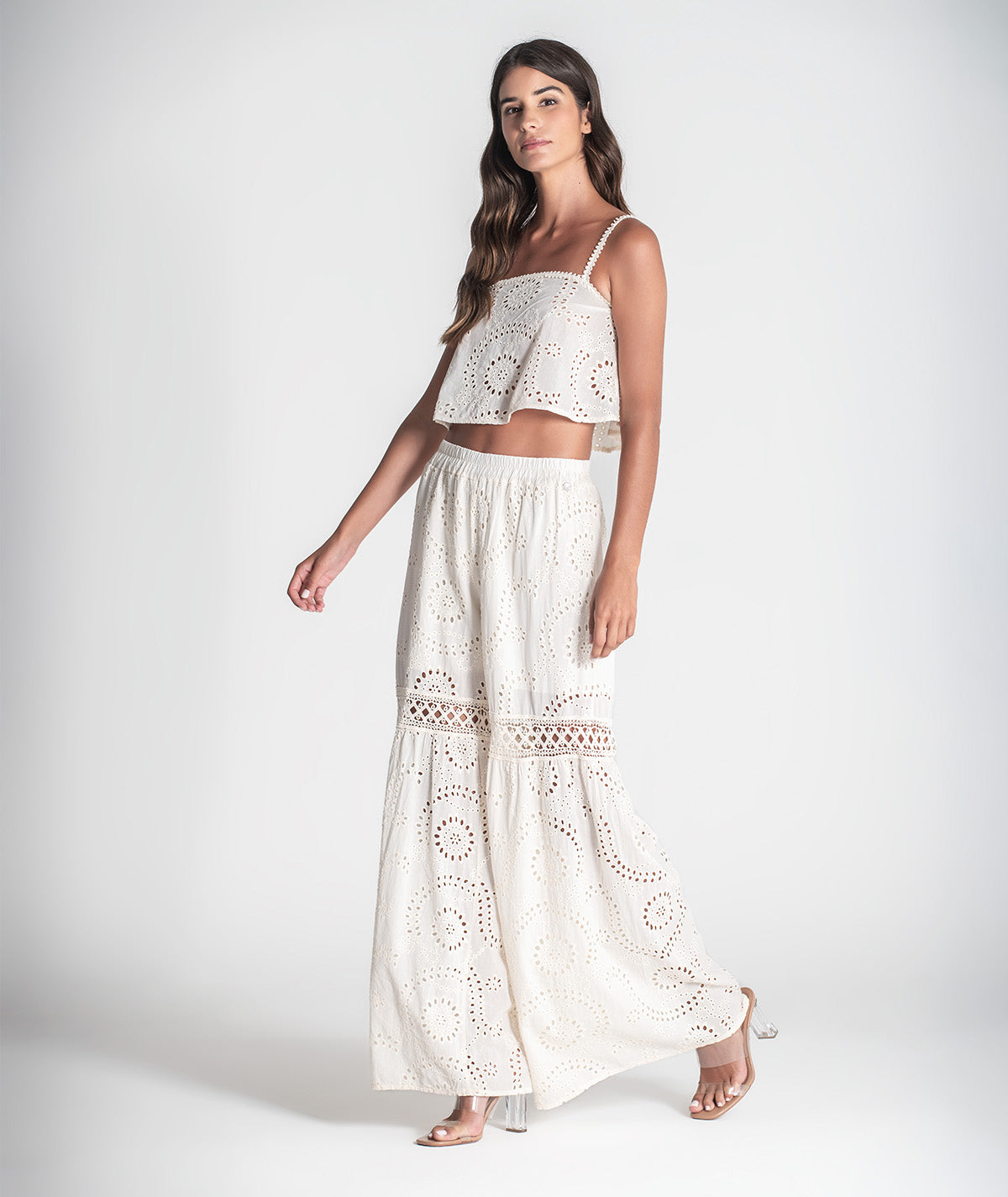 Top embroidered in English 6390