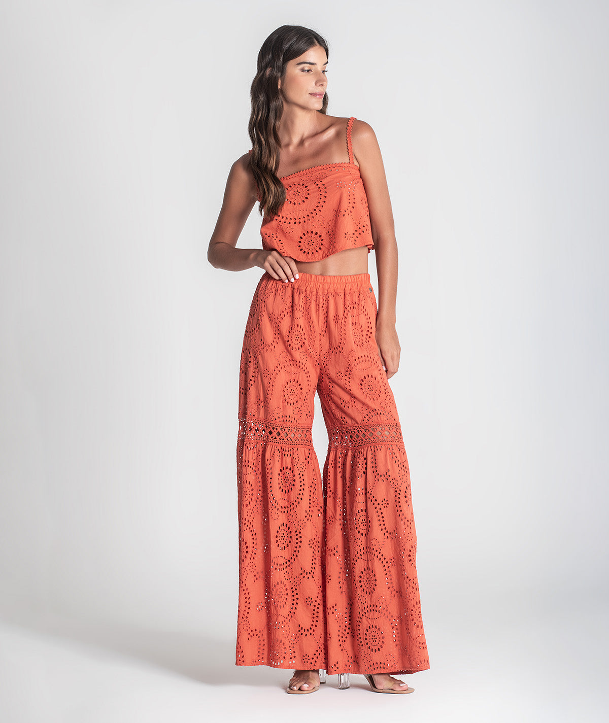Top embroidered in English 6390
