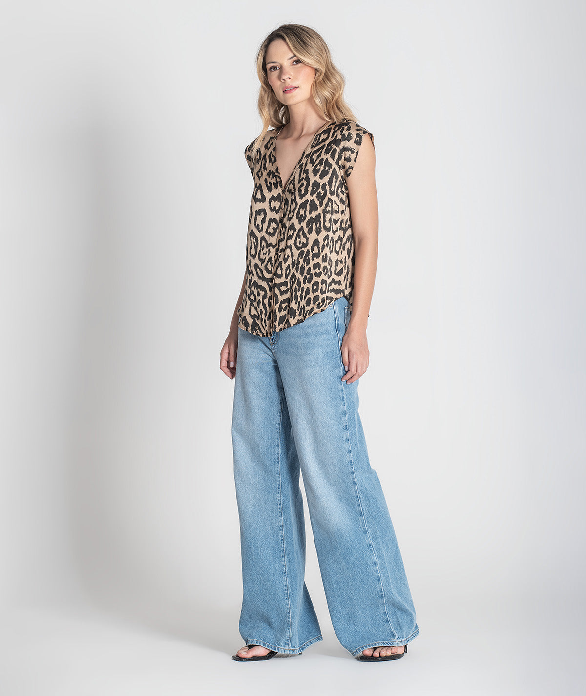 Blusa com animal print e botões 6411