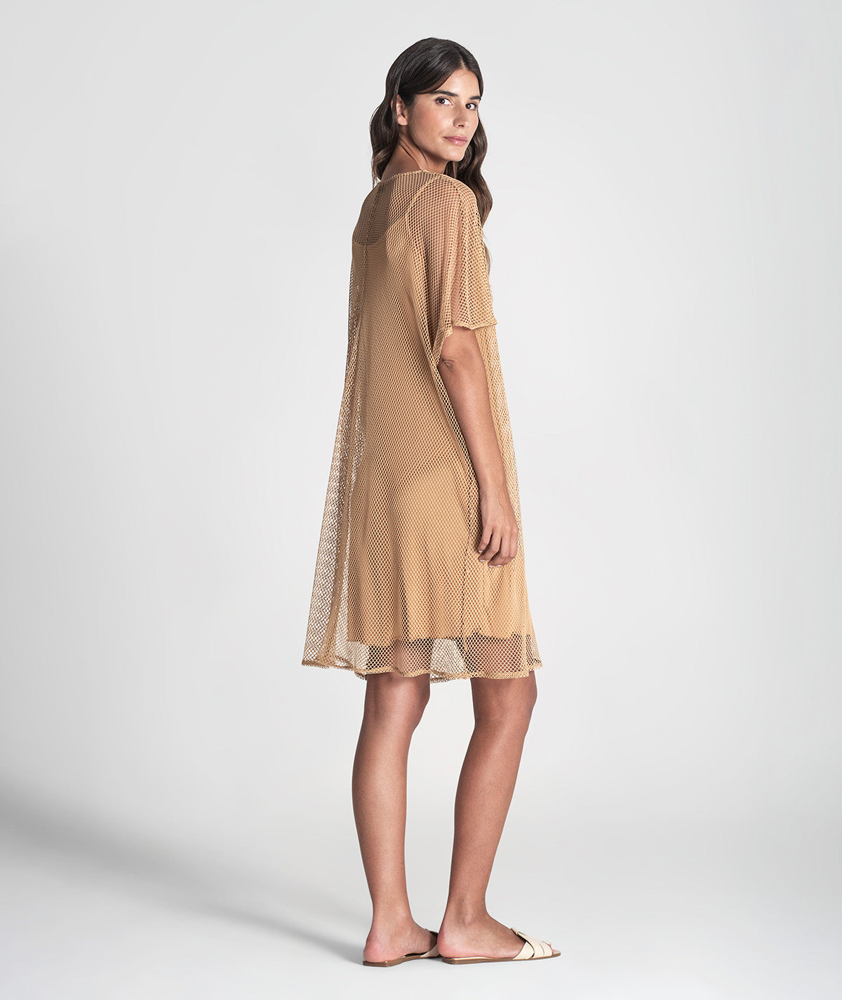 Vestido curto perfurado com forro 6415