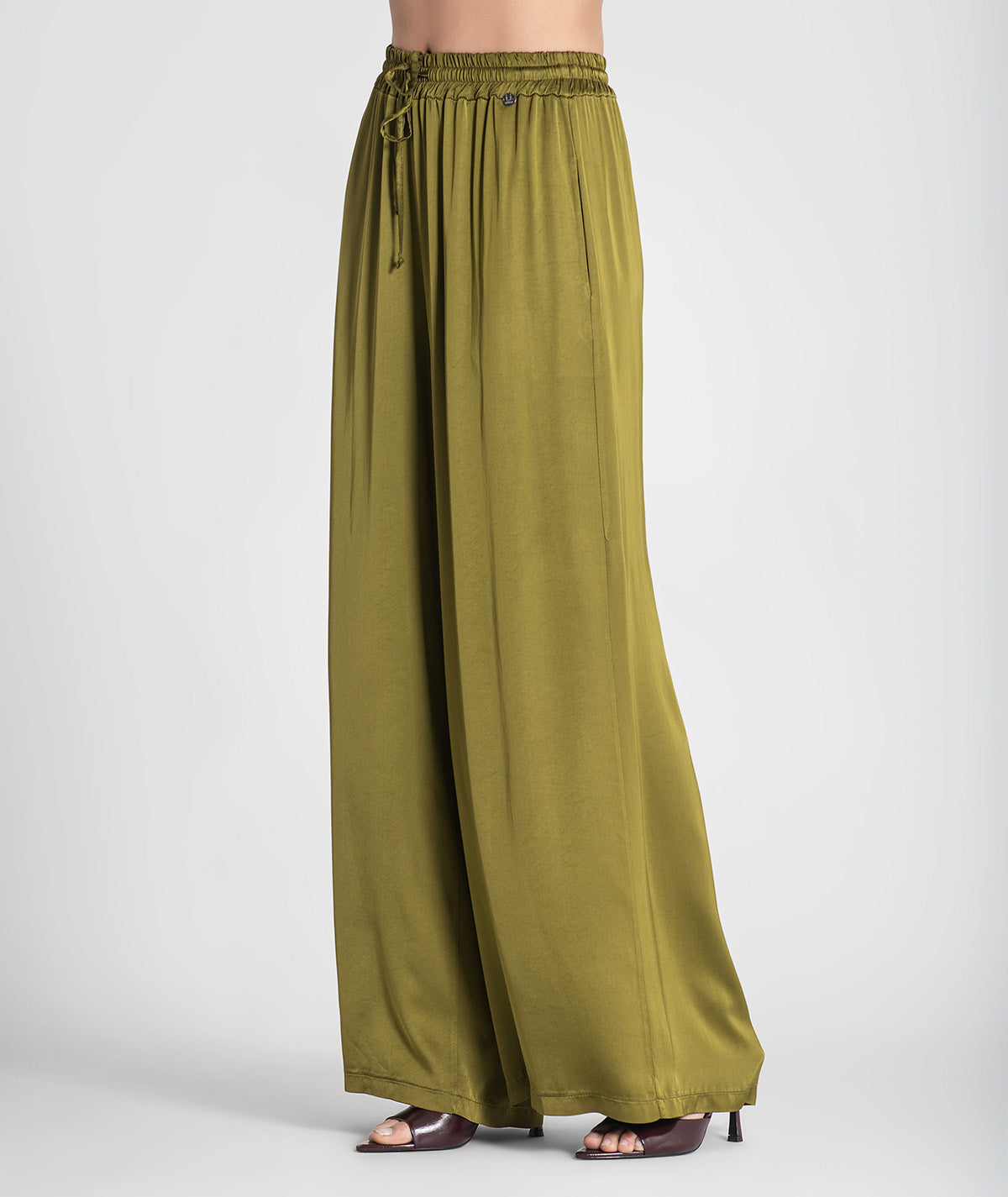 Calças largas com elástico na cintura 6422