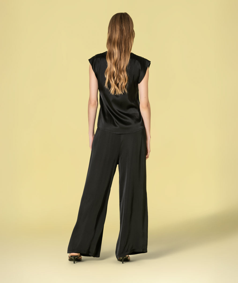 Blusa decote em v acetinada 6479