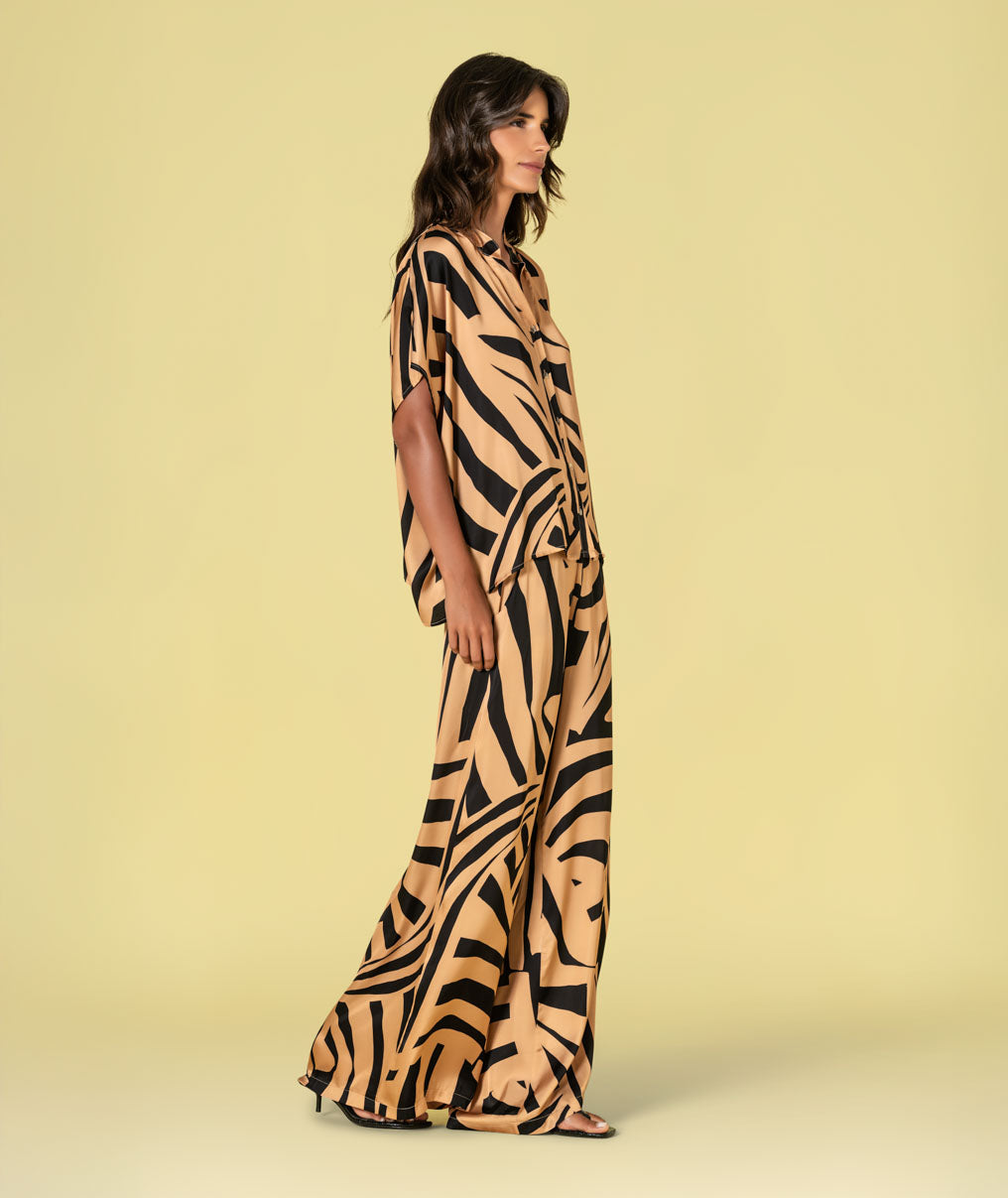 Blouse with buttons and geometric print 6486