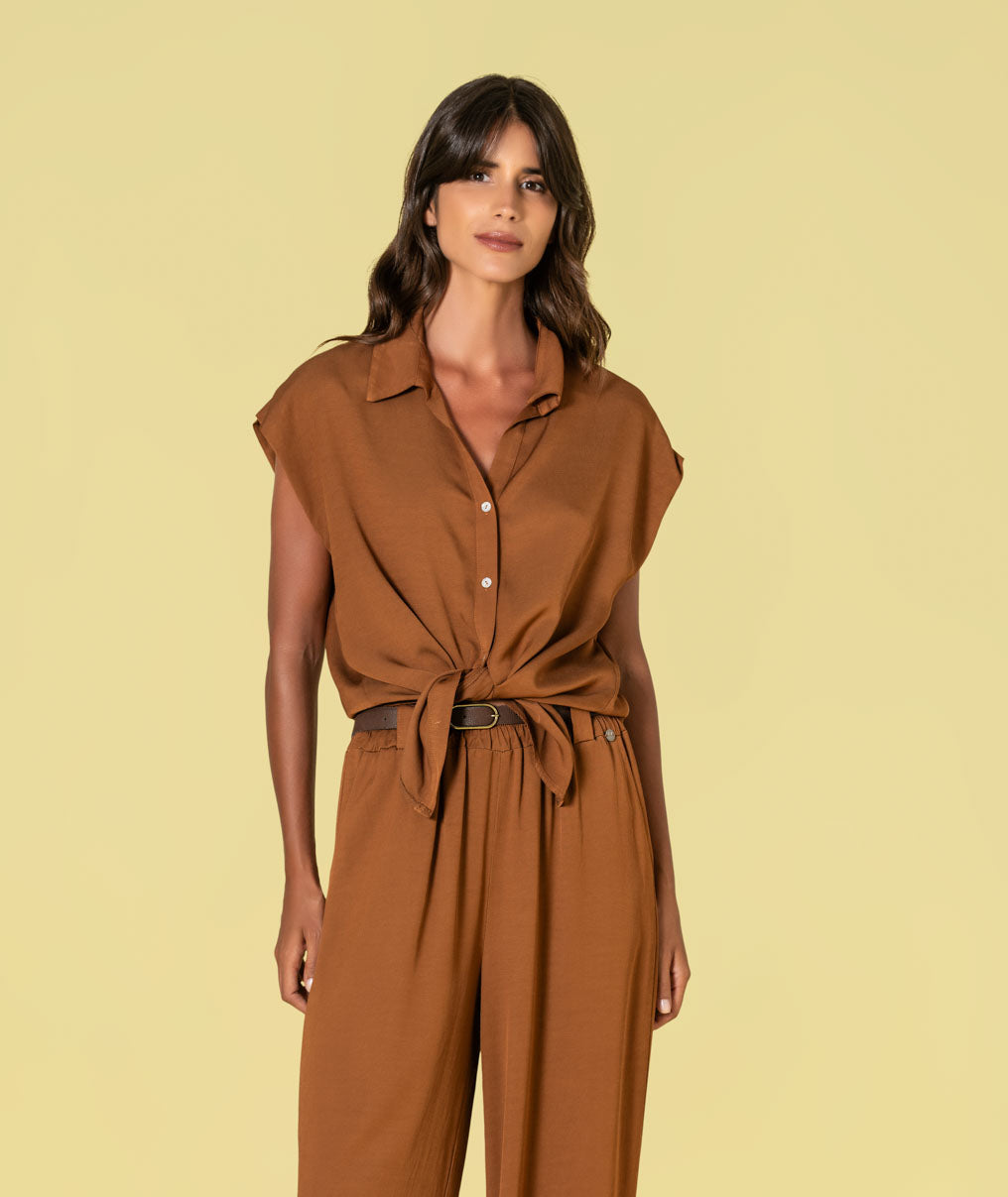 Blouse with buttons and knot 6493