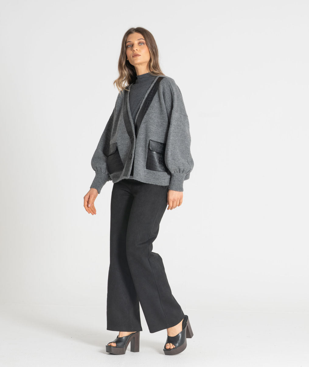 Trousers with covered button 6545