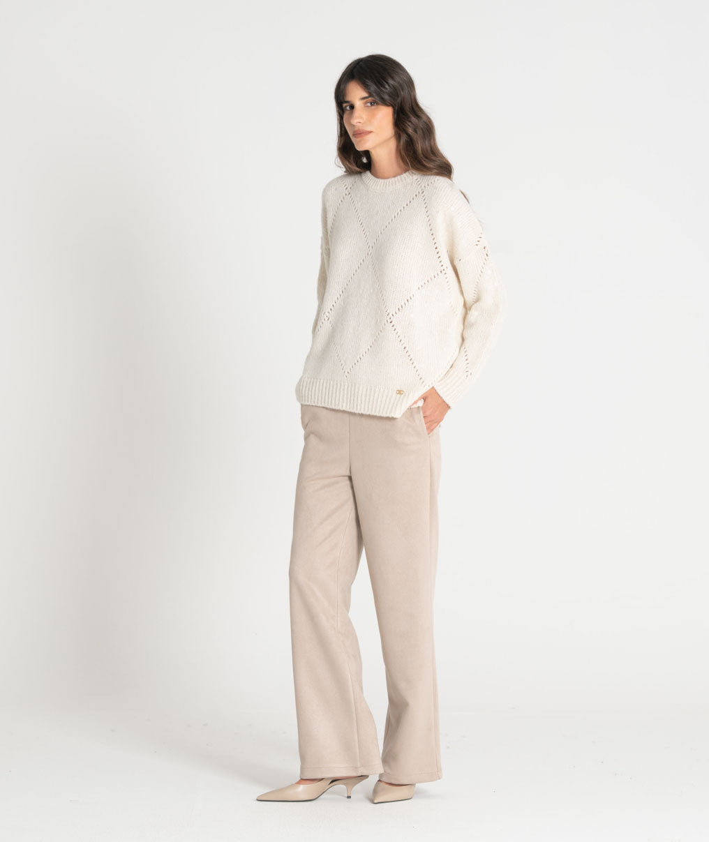Trousers with covered button 6545